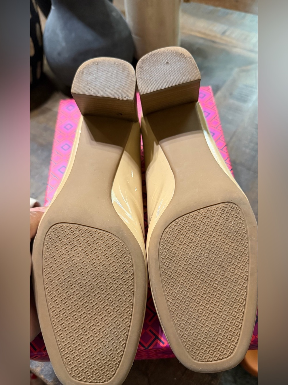 EUC Tory Burch Tiernan 50mm Patent Leather Pumps, Tory Beige, Gold Logo - Picture 4 of 10